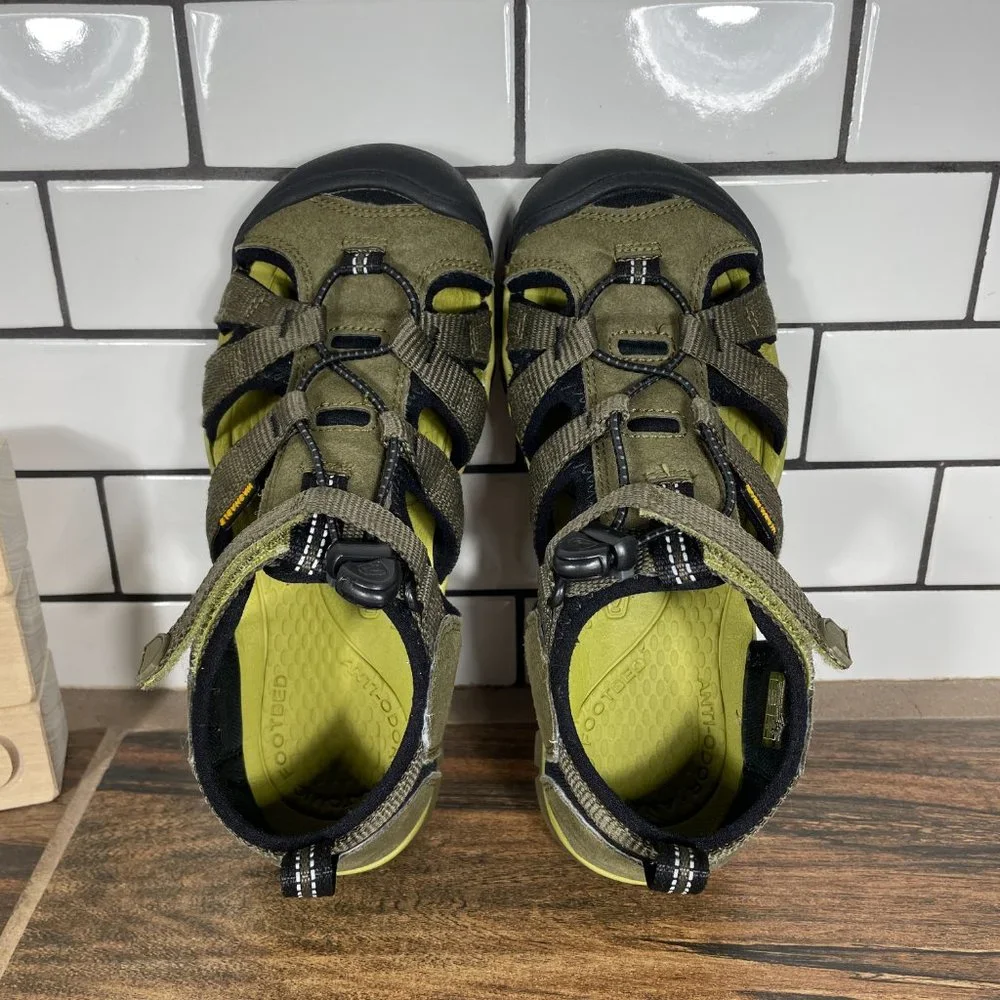 Keen Seacamp II CNX Girls Size 2 Shoes Olive Green Washable Hybrid Water Sandal